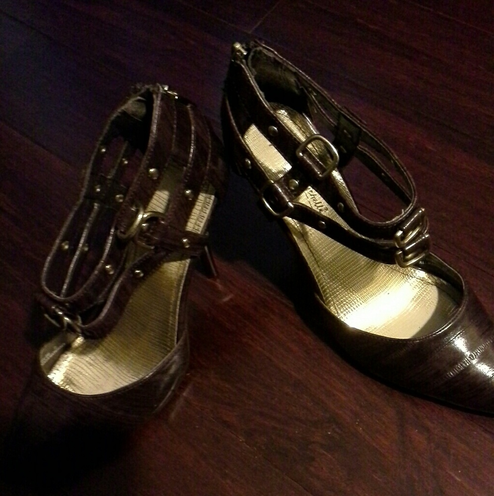 Shoes - Picture 2 of 3
